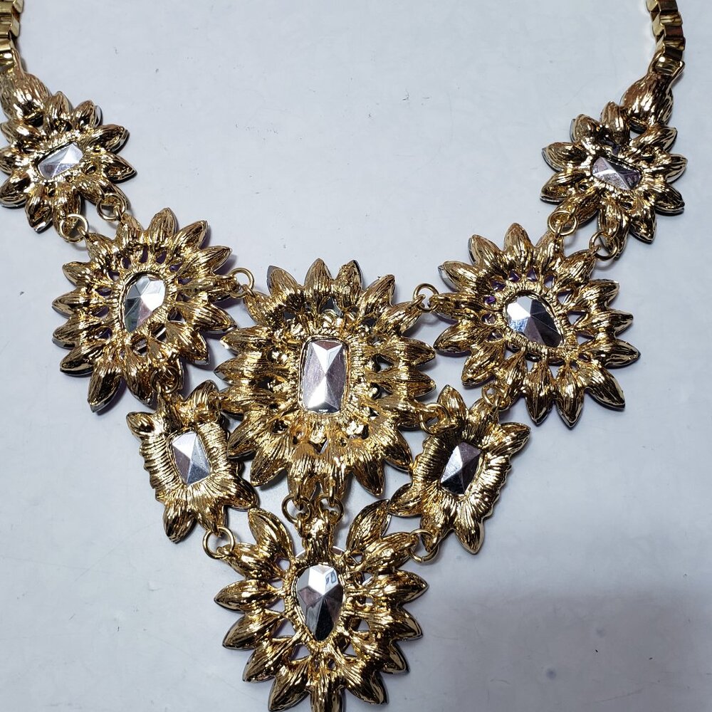 Bold Rhinestone Necklace. - Picture 3 of 3